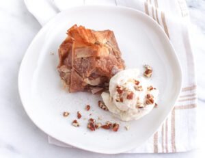 Crispy parcel with cream